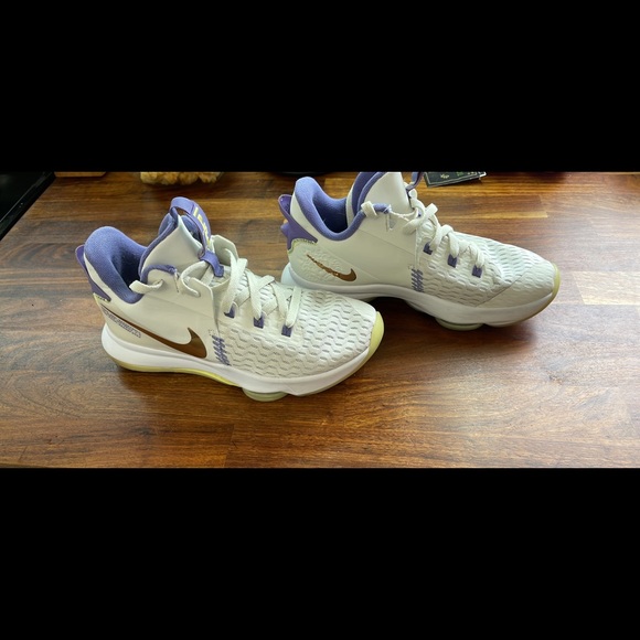 Nike LeBron Zoom Witness V5 White - Picture 3 of 7